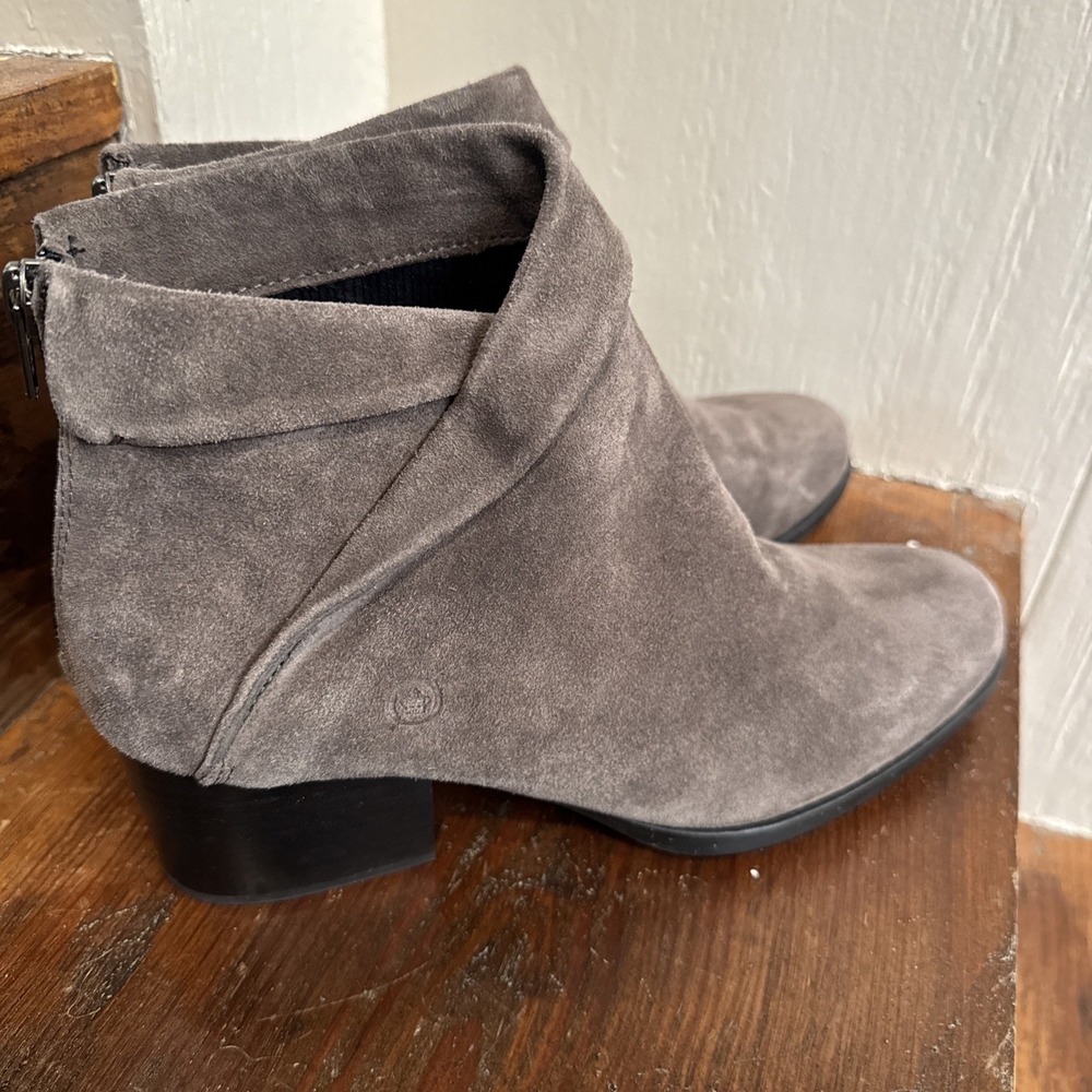 BORN Womens Sz 8M Abbe Dark Grey Suede Cuffed Chunky Heel Ankle Boots Size 8M